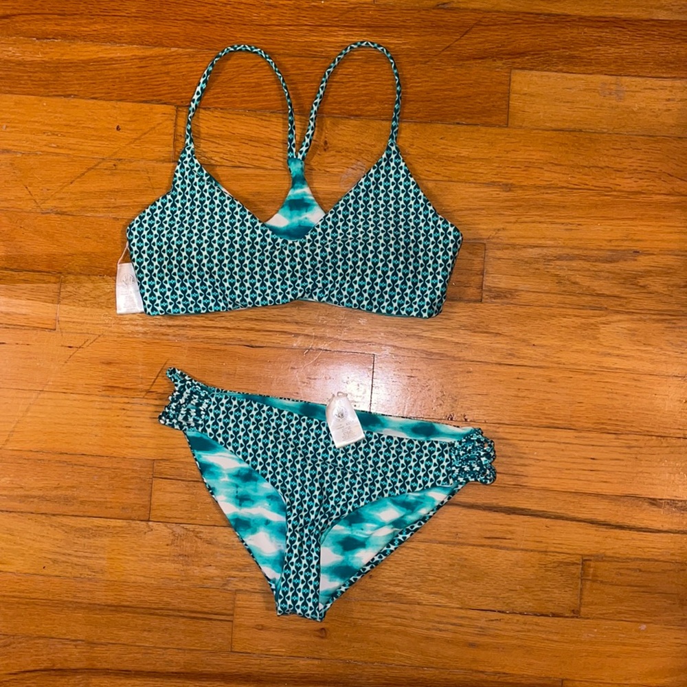 NWOT Body glove reversible bikini